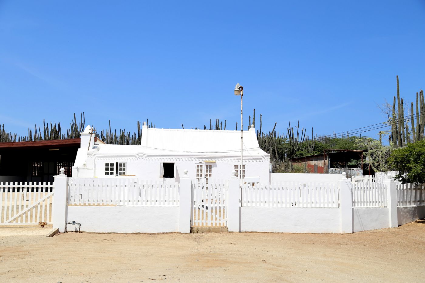 A white cunucu house in Moko, Aruba